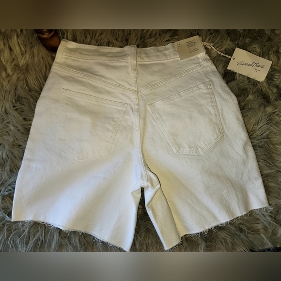 Universal Thread Bermuda Shorts Women Size 0 Off White Slim Hip Leg - Picture 4 of 4